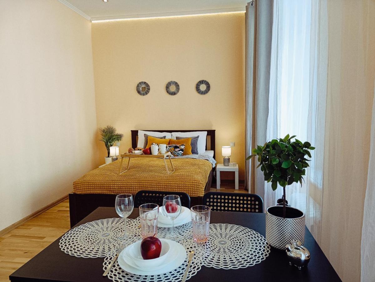 Centrally Located Studio Apartment Rīga Exterior foto