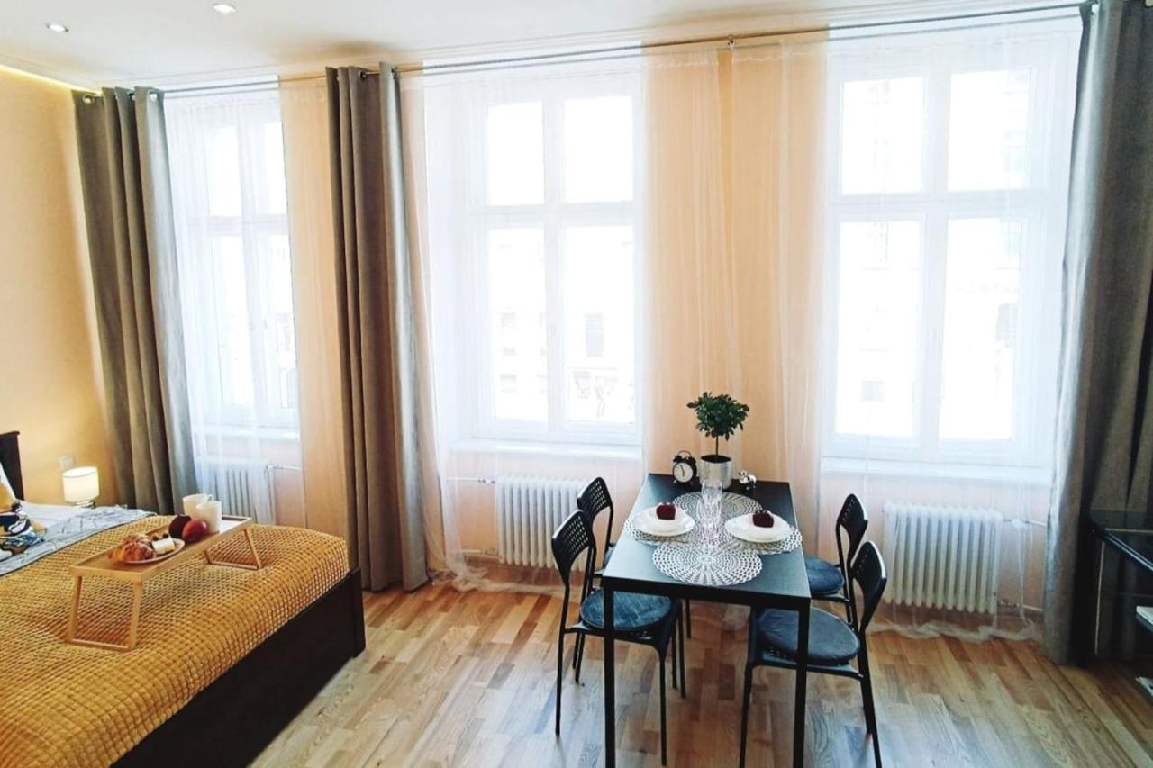 Centrally Located Studio Apartment Rīga Exterior foto